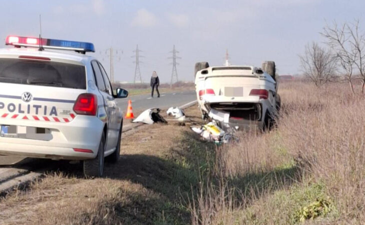 Carambol la Bălteni: Trei autoturisme implicate într-un accident, patru persoane transportate la spital Carambol la Bălteni: Trei autoturisme implicate într-un accident, patru persoane transportate la spital.