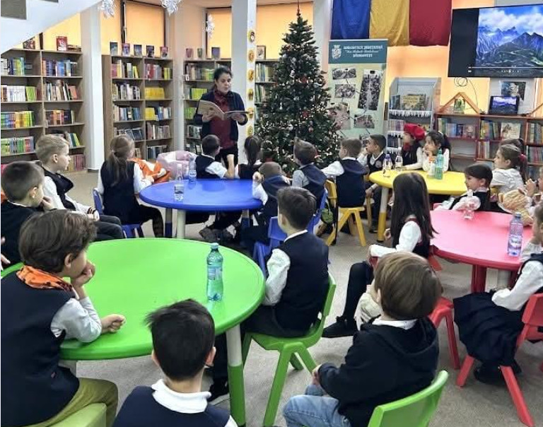 Vizită în Căsuța Poveștilor, o experiență magică pentru elevii din Târgoviște, pe 5 decembrie 2024, Filiala pentru copii a Bibliotecii