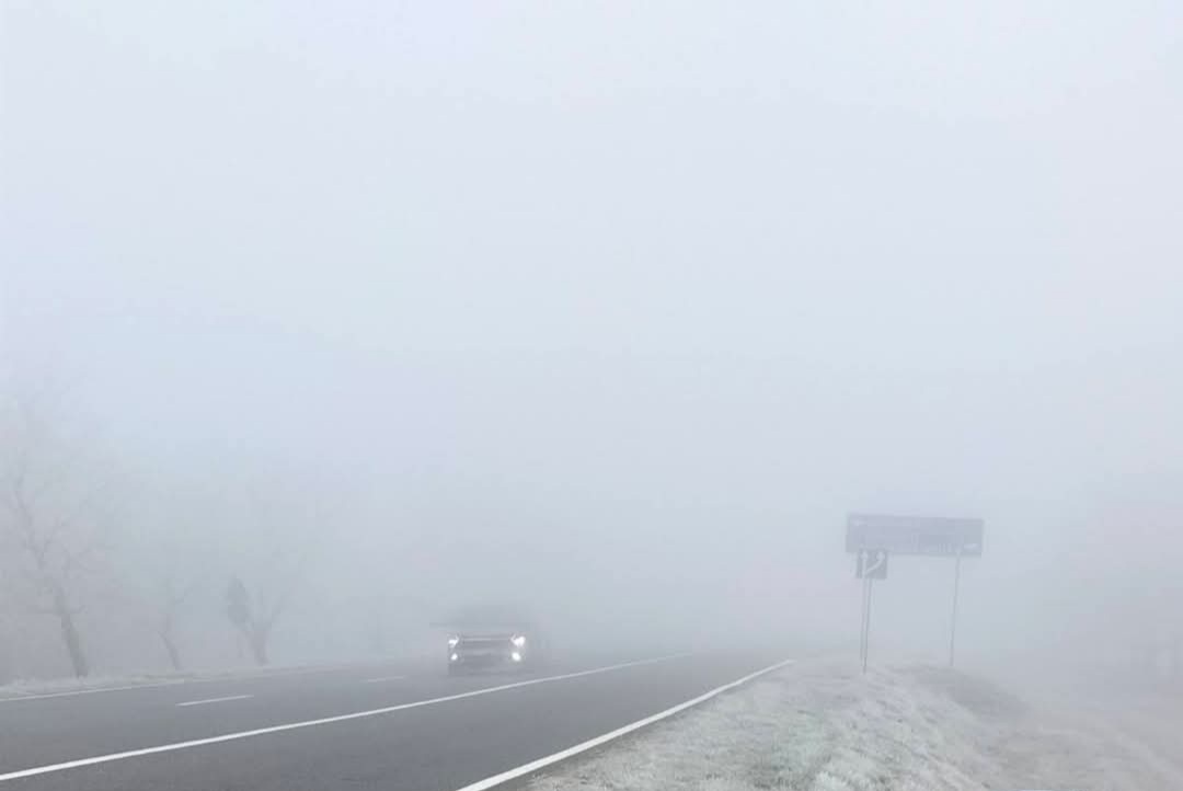 Atenție la drum , ceață densă.Centrul INFOTRAFIC din cadrul Inspectoratului General al Poliției Române atrage atenția șoferilor