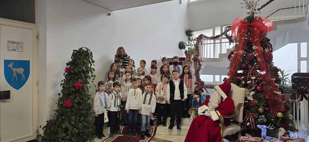 Colindătorii au adus bucurie la Consiliul Județean Dâmbovița.
