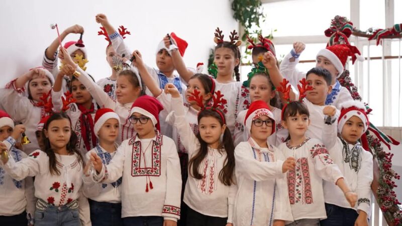 Colindătorii au adus bucurie la Consiliul Județean Dâmbovița Colindătorii au adus bucurie la Consiliul Județean Dâmbovița.