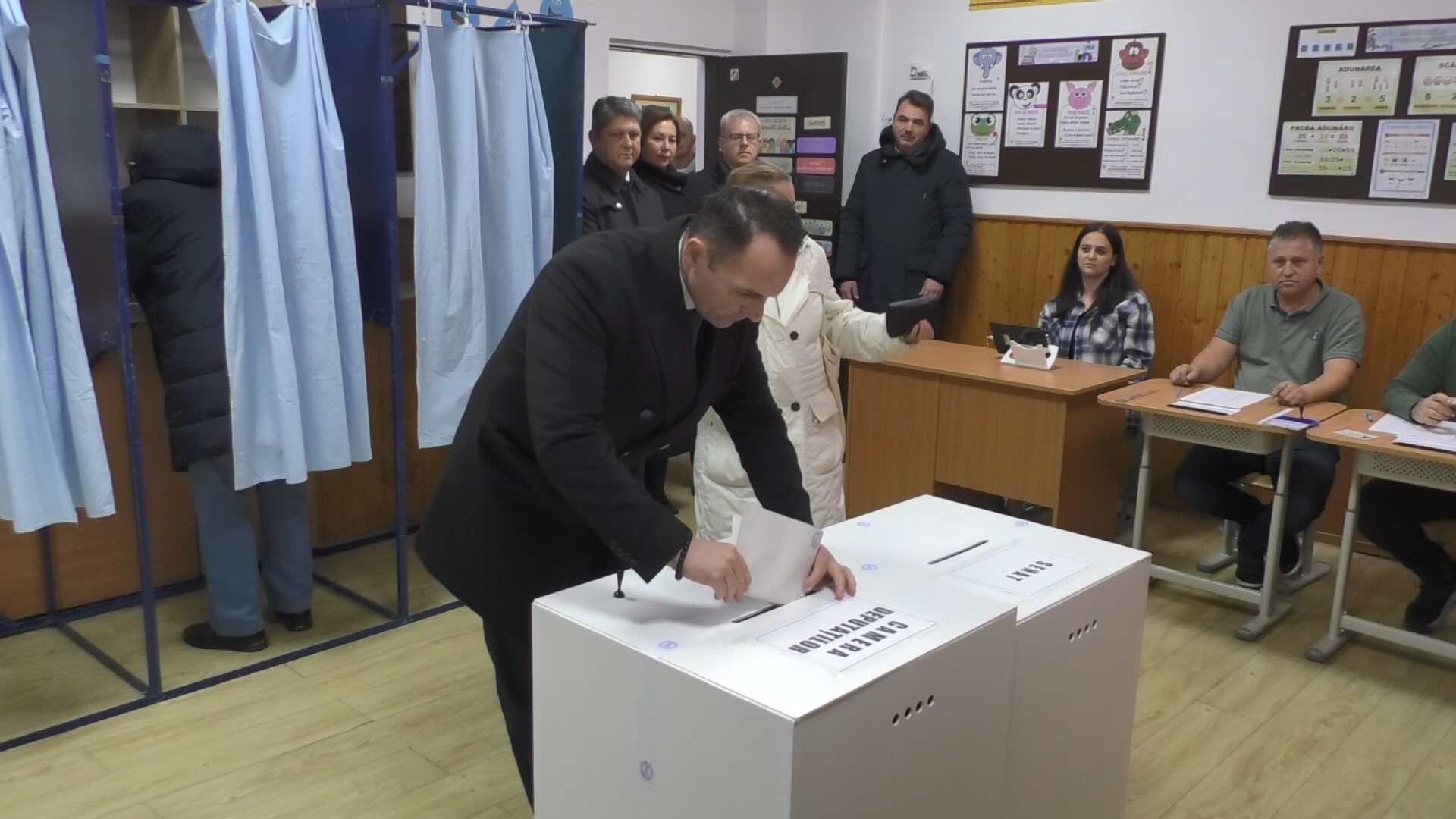 Primarul municipiului Târgoviște, Daniel Cristian Stan, a transmis un mesaj plin de optimism și angajament. Dupa ieșirea de la vot,