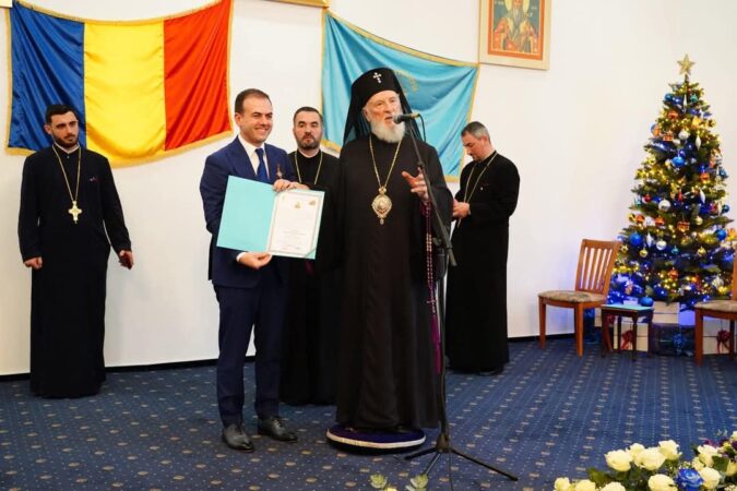 Emanuel Spătaru, primarul Comunei Răzvad, distins cu Ordinul „Sfântul Ierarh Nifon”.