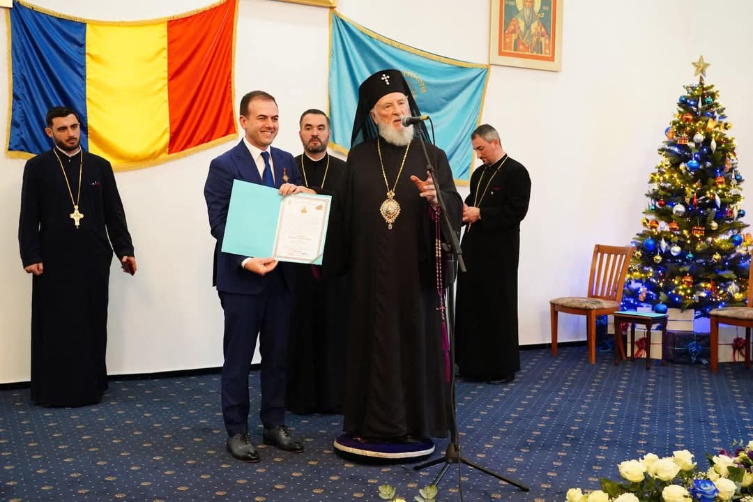 Emanuel Spătaru, primarul Comunei Răzvad, distins cu Ordinul „Sfântul Ierarh Nifon”.