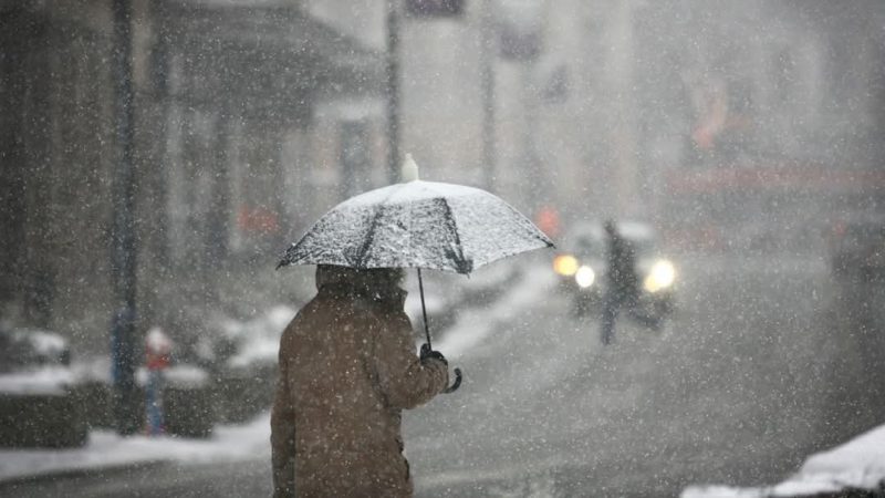 Județul Dâmbovița se află sub INFORMARE METEOROLOGICĂ de PLOI, LAPOVIȚĂ NINSORI la altitudini de peste 1800 de metri Județul Dâmbovița se află sub INFORMARE METEOROLOGICĂ valabilă până astăzi, 9 decembrie, ora 23:00 . În această perioadă, se așteaptă: