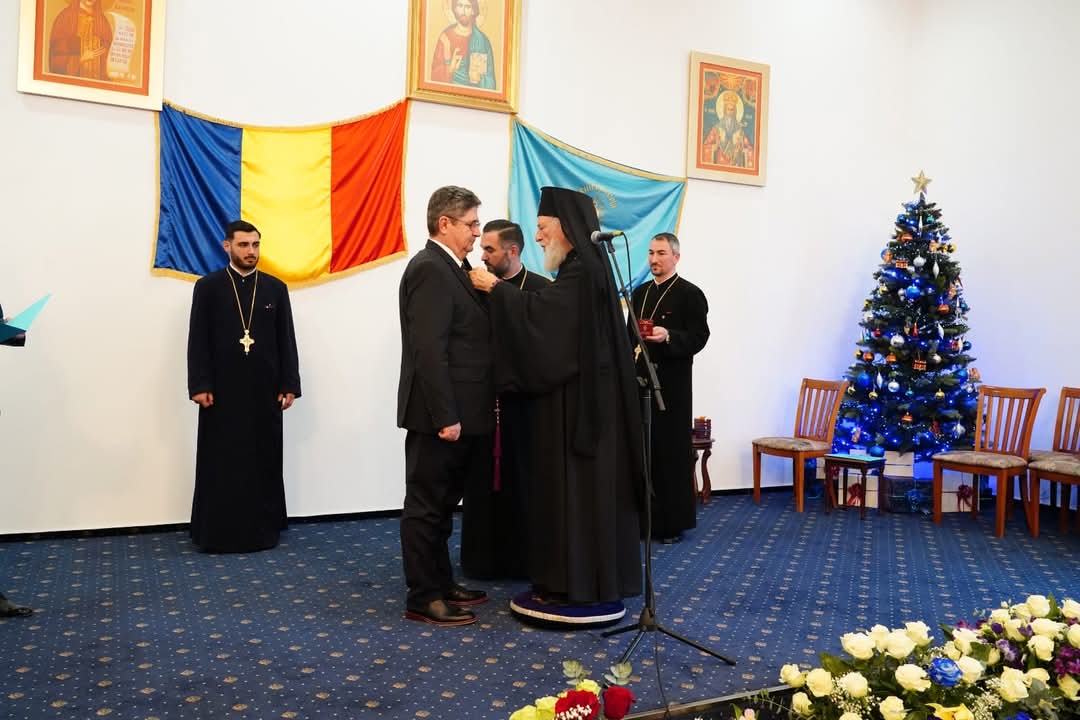 Primarul Marius Caravețeanu a fost distins cu Ordinul "Sfântul Ierarh Nifon" , cu ocazia sărbătoririi a 25 de ani de arhipăstorire ai Înaltpreasfințitului Părinte Arhiepiscop și Mitropolit Nifon.