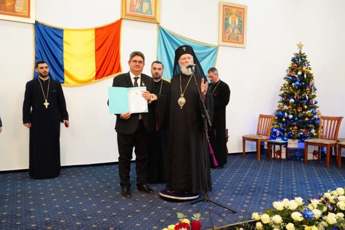 Primarul Marius Caravețeanu a fost distins cu Ordinul "Sfântul Ierarh Nifon" , cu ocazia sărbătoririi a 25 de ani de arhipăstorire ai Înaltpreasfințitului Părinte Arhiepiscop și Mitropolit Nifon.