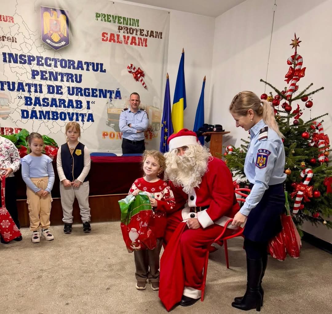 Moș Crăciun surprinde “altfel” la pompierii dâmbovițeni.