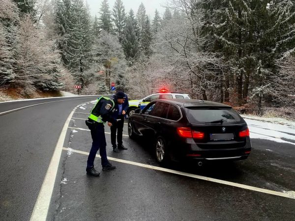 Poliția Română face apel la conducătorii auto să adopte o conduită prudentă pe drumurile publice Poliția Română face apel la conducătorii auto să adopte o conduită prudentă pe drumurile publice.