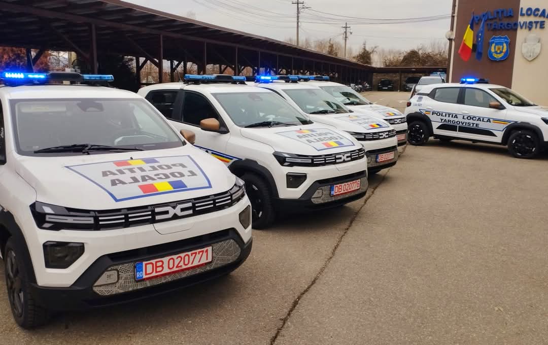 Primarul Daniel Cristian Stan a anunțat o nouă realizare importantă pentru oraș: Poliția Locală Târgoviște a primit 10 autoturisme Dacia Spring