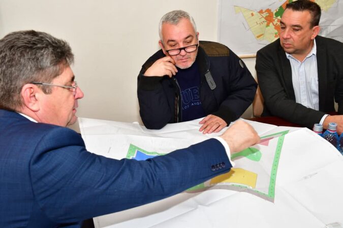 Moș Crăciun aduce vești bune: Școala Răcari intră în reabilitare! Moș Crăciun aduce vești bune: Școala Răcari intră în reabilitare.