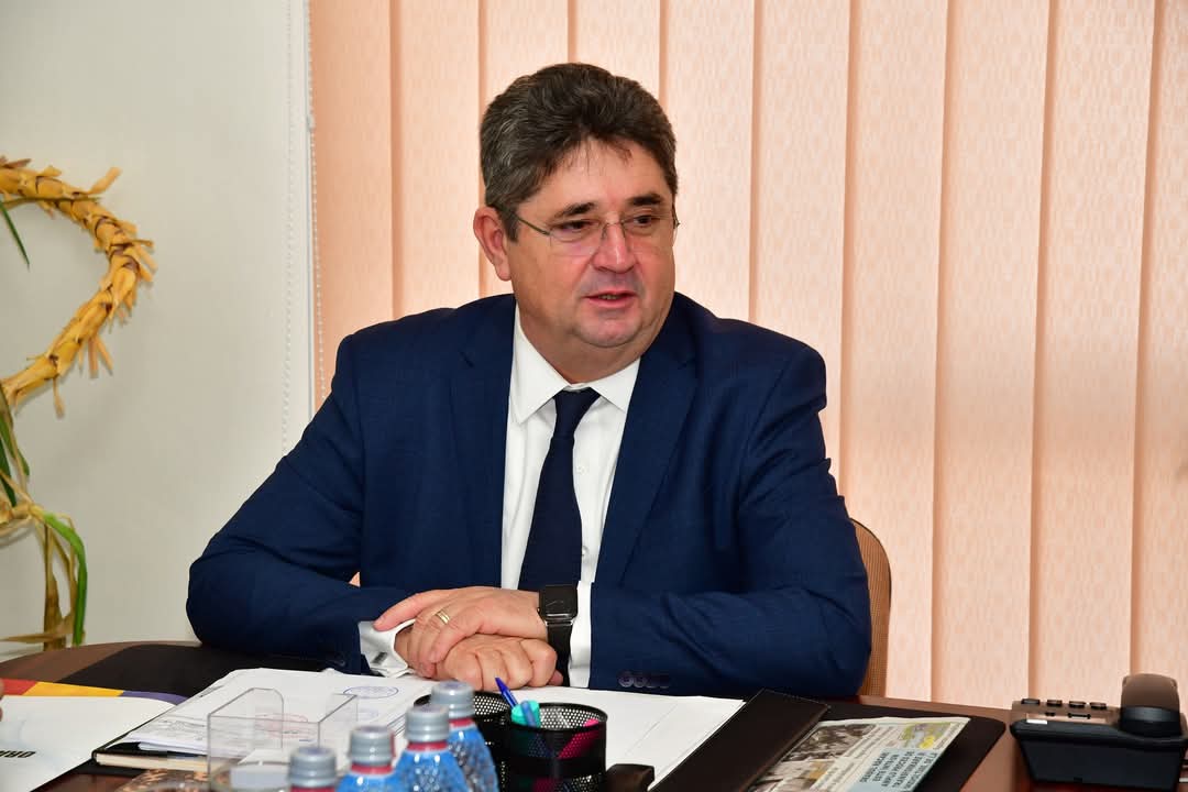 Moș Crăciun aduce vești bune: Școala Răcari intră în reabilitare.
