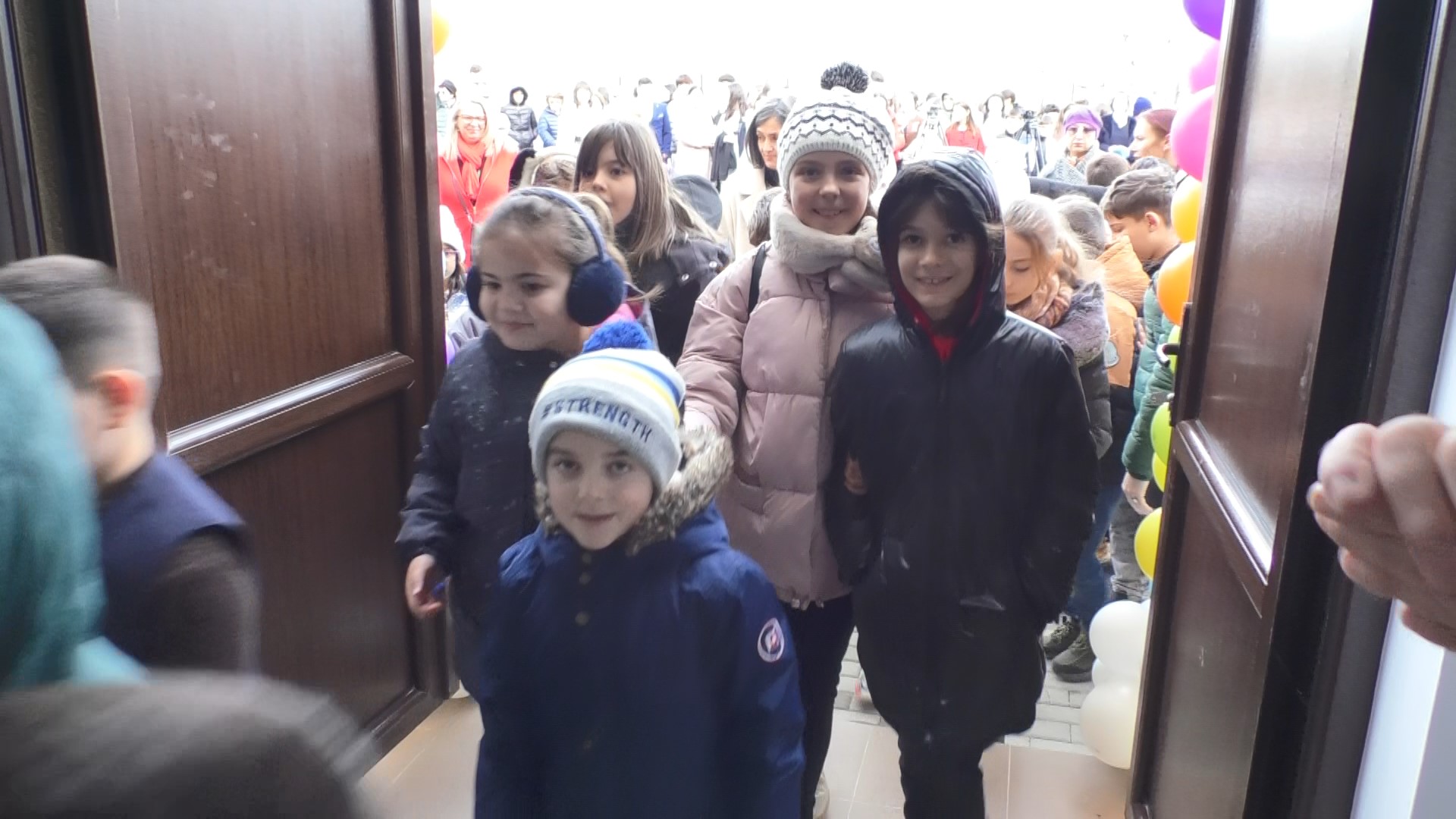 La Vulcana Pandele s-a inaugurat o școală nouă și ultramodernă, astăzi, comunitatea din Vulcana Pandele a celebrat un moment deosebit