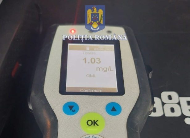 Șofer prins beat la volan în Frasinu, după ce a intrat cu mașina în șanț Șofer prins beat la volan în Frasinu, după ce a intrat cu mașina în șanț, polițiștii din cadrul Secției nr. 3 Poliție Rurală Butimanu au intervenit