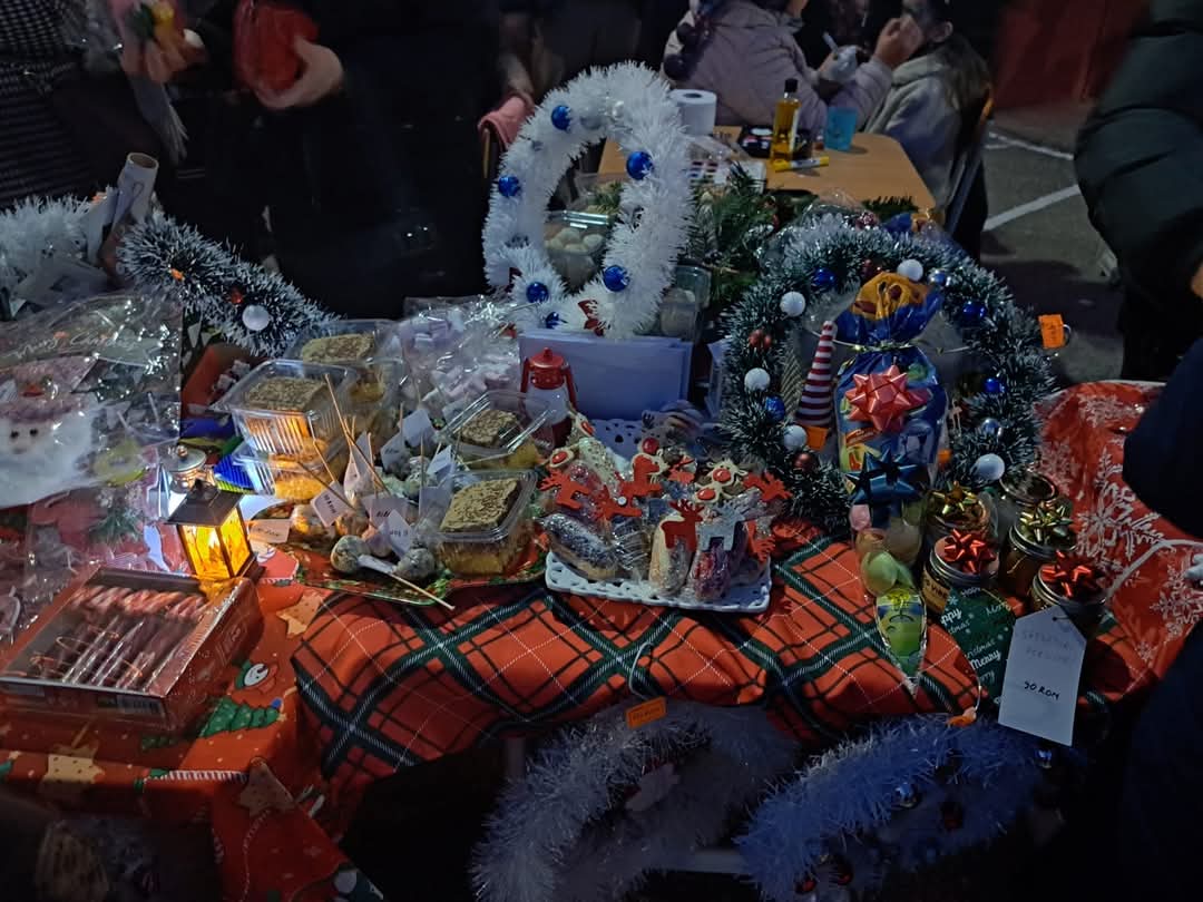 Târgul de Crăciun de la Școala Gimnazială „Vasile Cîrlova” din Târgoviște.