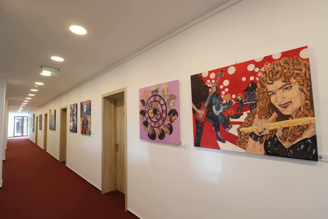 Rectoratul Universității „Valahia” din Târgoviște, transformat într-o galerie de artă.