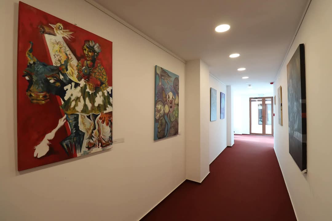 Rectoratul Universității „Valahia” din Târgoviște, transformat într-o galerie de artă.