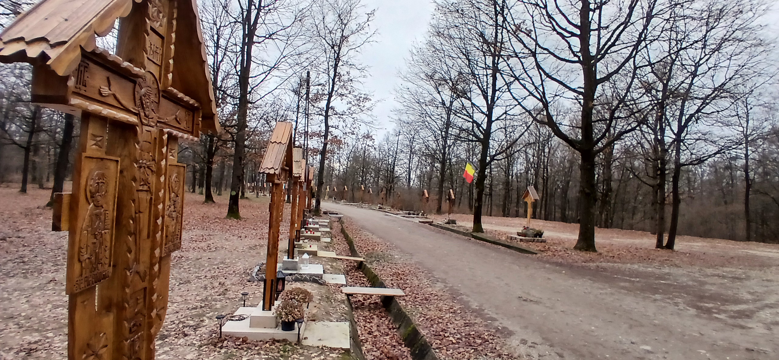 Mănăstirea "La Stejari", oază de liniște și speranță în inima pădurii, în  comuna Mănești, județul Dâmbovița, la doar câțiva kilometri de Târgoviște