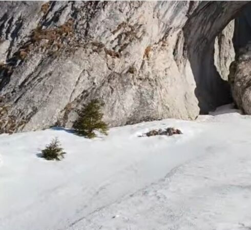 Piatra Craiului oferă peisaje uimitoare și momente de neuitat, Cabana Curmătura și Cerdacul Stanciului Piatra Craiului, în inima Munților Carpați, Parcul Natural Piatra Craiului continuă să atragă iubitorii de natură și aventură, oferind unele dintre cele mai spectaculoase peisaje din România.