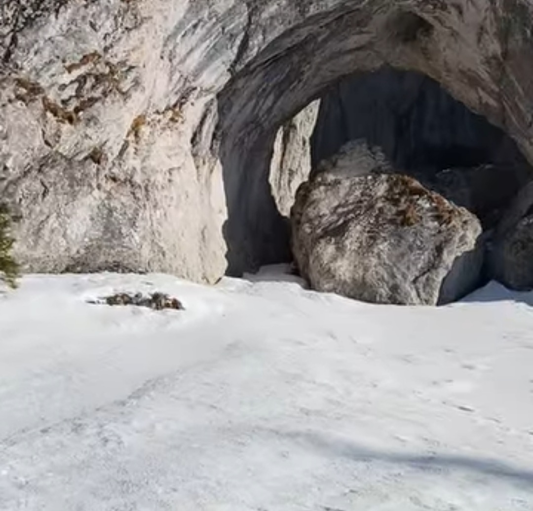 Piatra Craiului, în inima Munților Carpați, Parcul Natural Piatra Craiului continuă să atragă iubitorii de natură și aventură, oferind unele dintre cele mai spectaculoase peisaje din România.