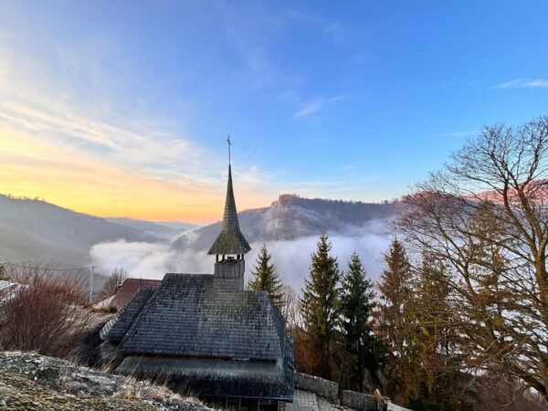 Mănăstirea Cetățuia Negru Vodă: Postul Ajunului Bobotezei 2025, o rânduială specială în Biserica Ortodoxă Mănăstirea Cetățuia Negru Vodă: Postul Ajunului Bobotezei 2025, o rânduială specială în Biserica Ortodoxă.În anul 2025, credincioșii