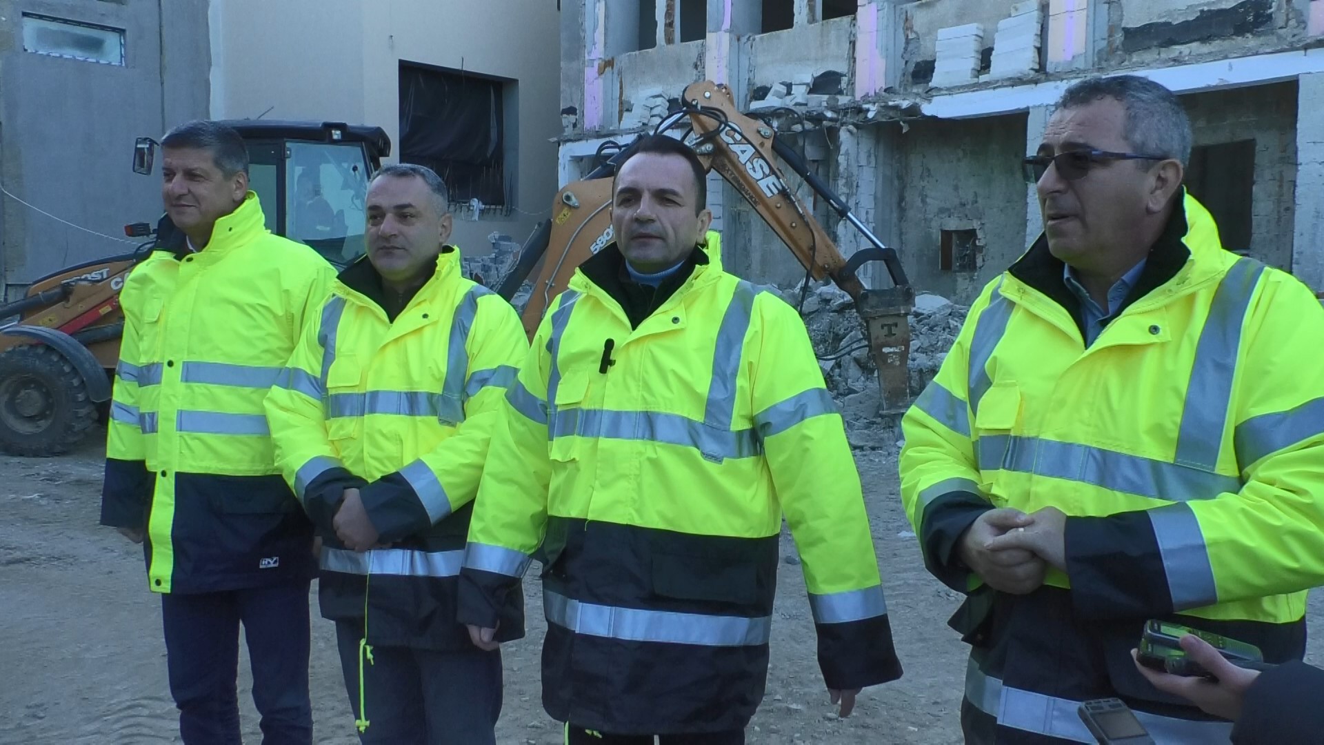 Primarul municipiului Târgoviște, Daniel Cristian Stan, a anunțat astăzi reluarea lucrărilor de reabilitare și modernizare la Școala Gimnazială Tudor Vladimirescu