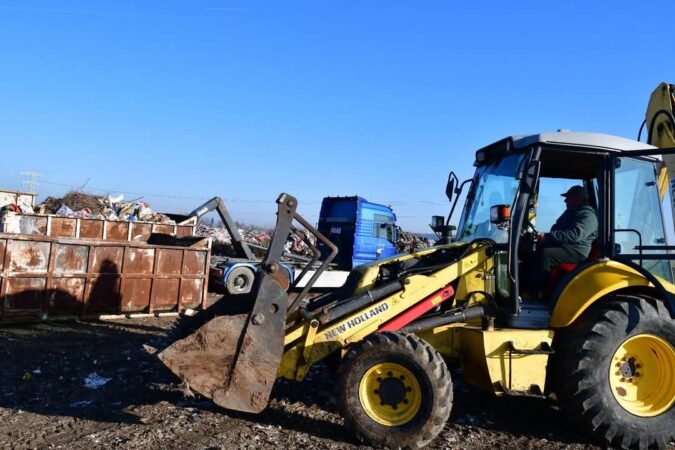 Gestionarea eficientă a deșeurilor din demolări și resturi vegetale la Răcari , primarul orașului Răcari, Marius Caravețeanu, a transmis un mesaj important către cetățenii