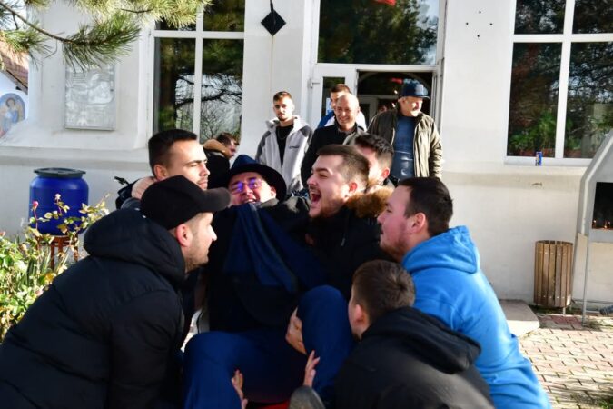 „Iordanul” la Ghimpați: Tradiția strămoșească adusă la viață cu bucurie și credință "Iordanul" la Ghimpați: Tradiția strămoșească adusă la viață cu bucurie și credință.