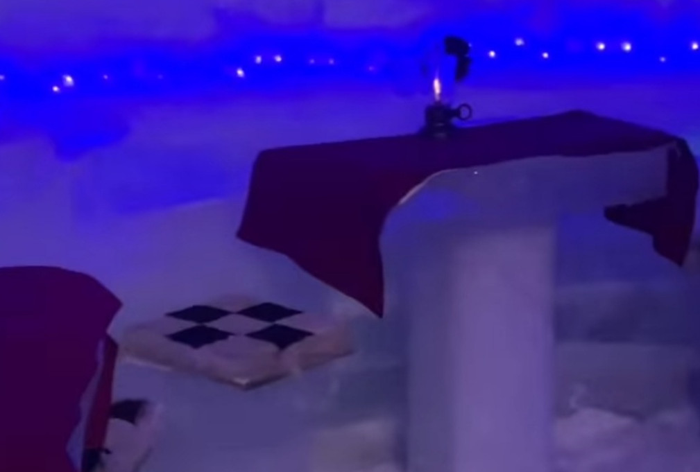 Hotelul de Gheață de la Bâlea Lac,  o lume magică, creionată în gheață.