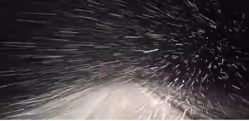 Ziua ne-a oferit temperaturi de primăvară iar din această seară revine iarna Ziua ne-a oferit temperaturi de primăvară iar din această seară revine iarna care și-a făcut simțită prezența în forță deja în județul Neamț