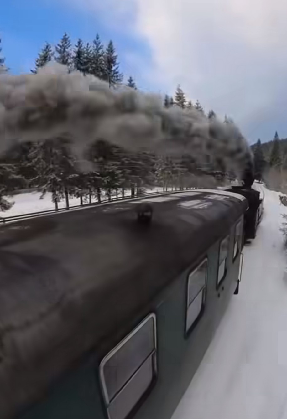 Iarna în Bucovina este un adevărat spectacol al naturii, cu peisaje de basm. Regiunea, cunoscută pentru mănăstirile sale de patrimoniu UNESCO