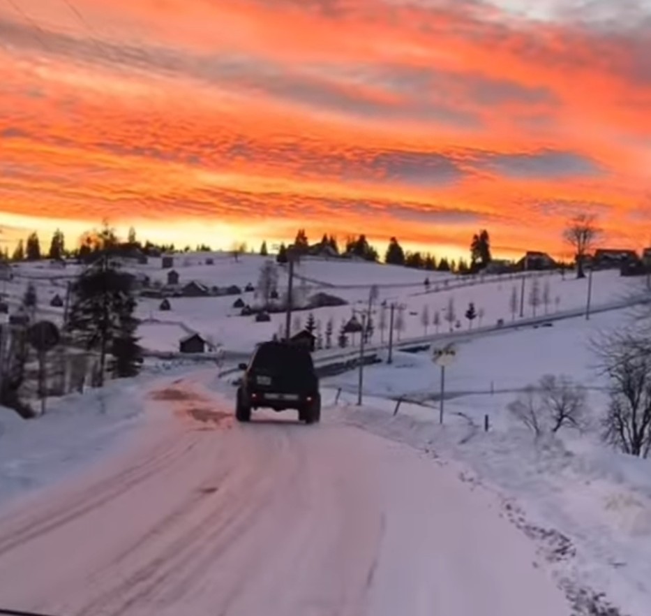 Iarna în Bucovina este un adevărat spectacol al naturii, cu peisaje de basm. Regiunea, cunoscută pentru mănăstirile sale de patrimoniu UNESCO