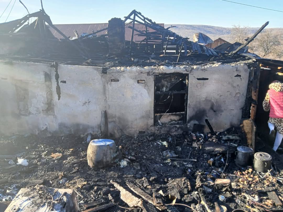 Tragedie în Gorgota:  O familie întreagă a rămas pe drumuri după un incendiu devastator, ESTE NEVOIE DE AJUTOR.