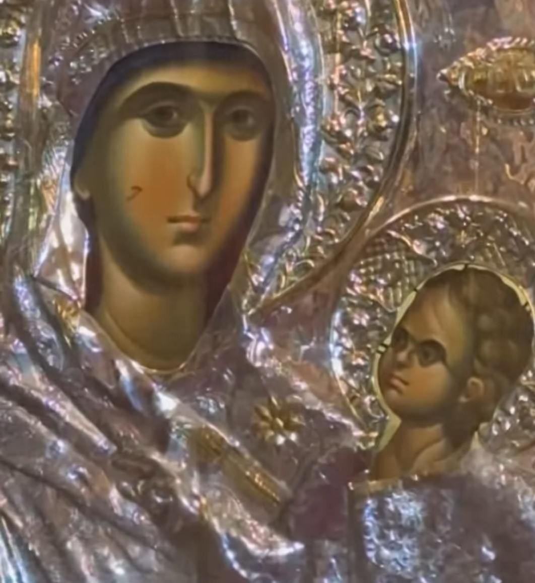 Imaginile dimineții, în mijlocul pădurilor și munților, Mănăstirea Piatra Tăieturii se ridică ca un simbol al credinței și al purității. Acest loc sacru