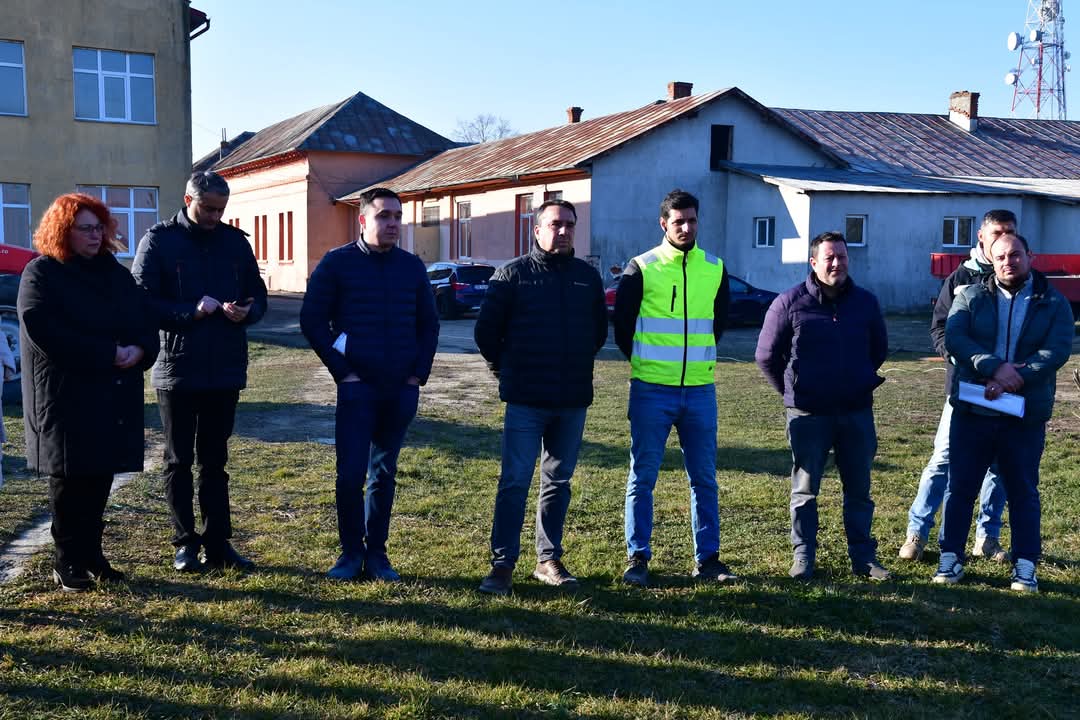 Administrația locală de la Răcari dă startul unui nou proiect major pentru educație.Astăzi, 16 ianuarie 2025, primarul Marius Caravețeanu a semnat ordinul