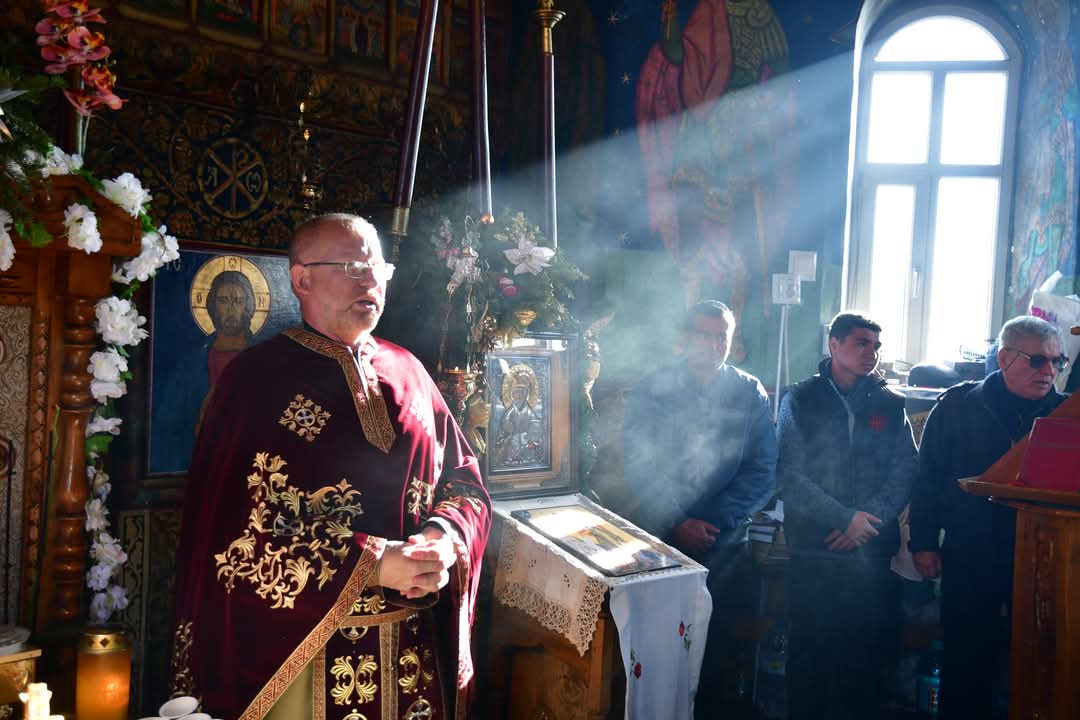 Sărbătoare în comunitatea din Ghimpați.Pe 7 ianuarie, satul Ghimpați a fost plin de lumina și bucuria sărbătorii Sfântului Ioan Botezătorul