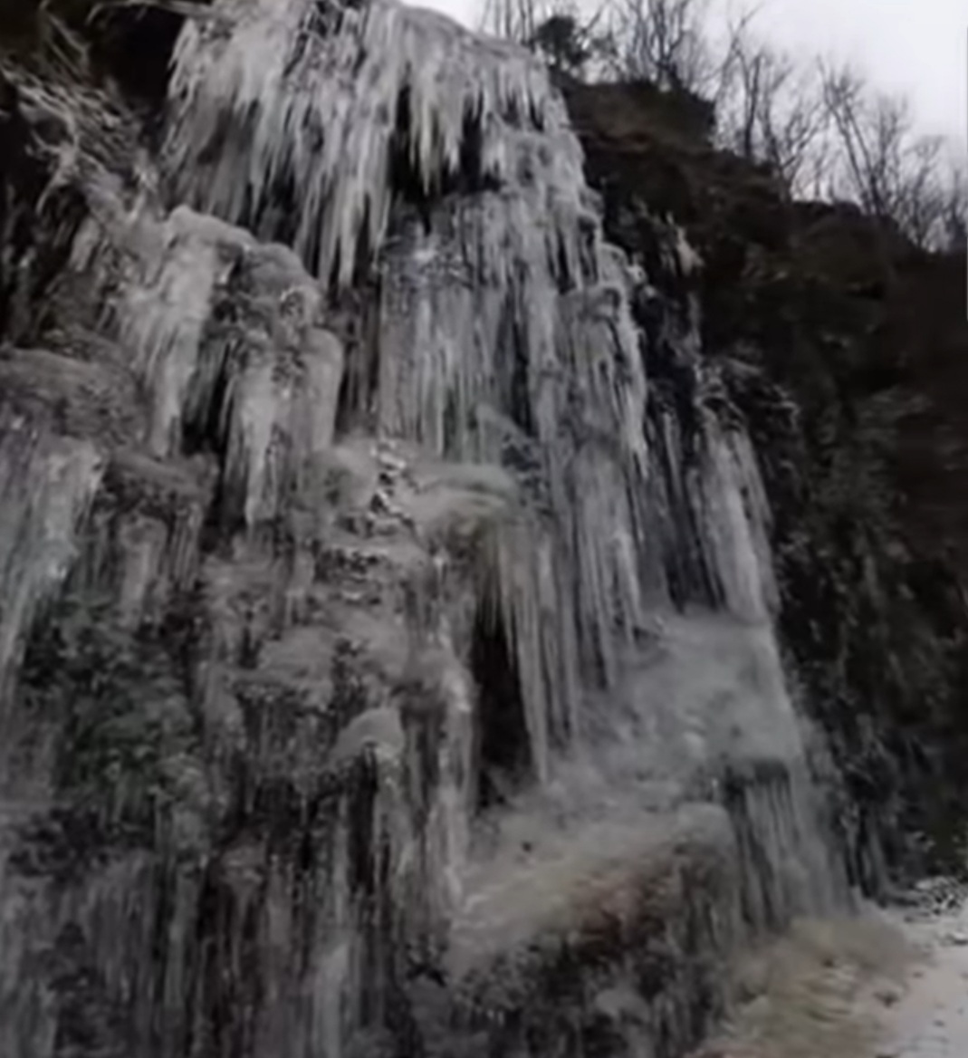 Descoperă magia Râului Lotrișo, unul dintre cele mai spectaculoase locuri din județul Vâlcea atrage tot mai mulți turiști dornici să experimenteze natura
