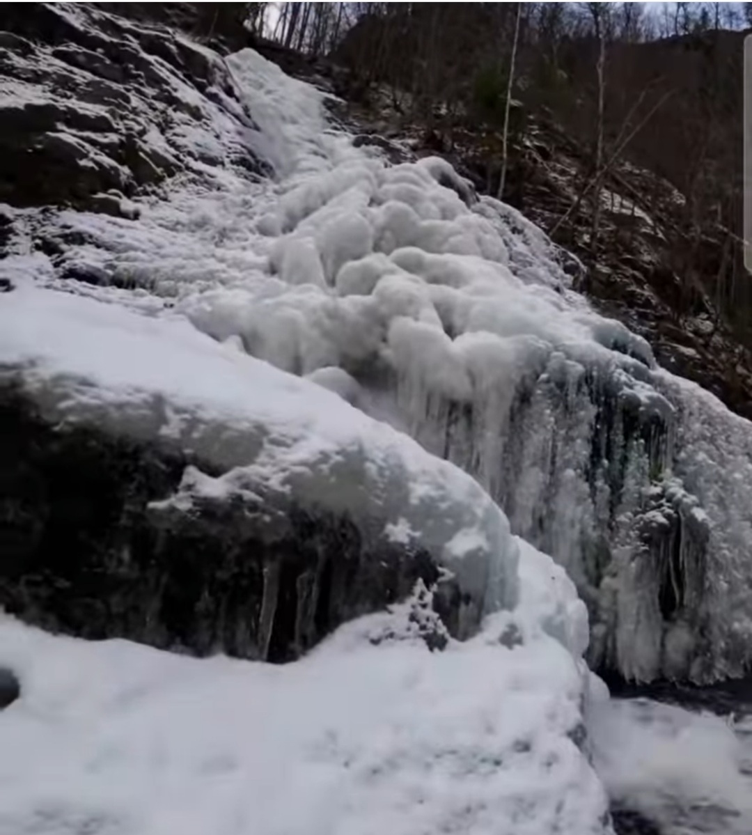 Descoperă magia Râului Lotrișo, unul dintre cele mai spectaculoase locuri din județul Vâlcea atrage tot mai mulți turiști dornici să experimenteze natura