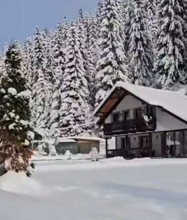 Țara Dornelor, un colț de rai ascuns în inima Bucovinei, își dezvăluie farmecul iarna, într-o simfonie de alb Țara Dornelor, un colț de rai ascuns în inima Bucovinei, își dezvăluie farmecul iarna, într-o simfonie de alb și liniște.