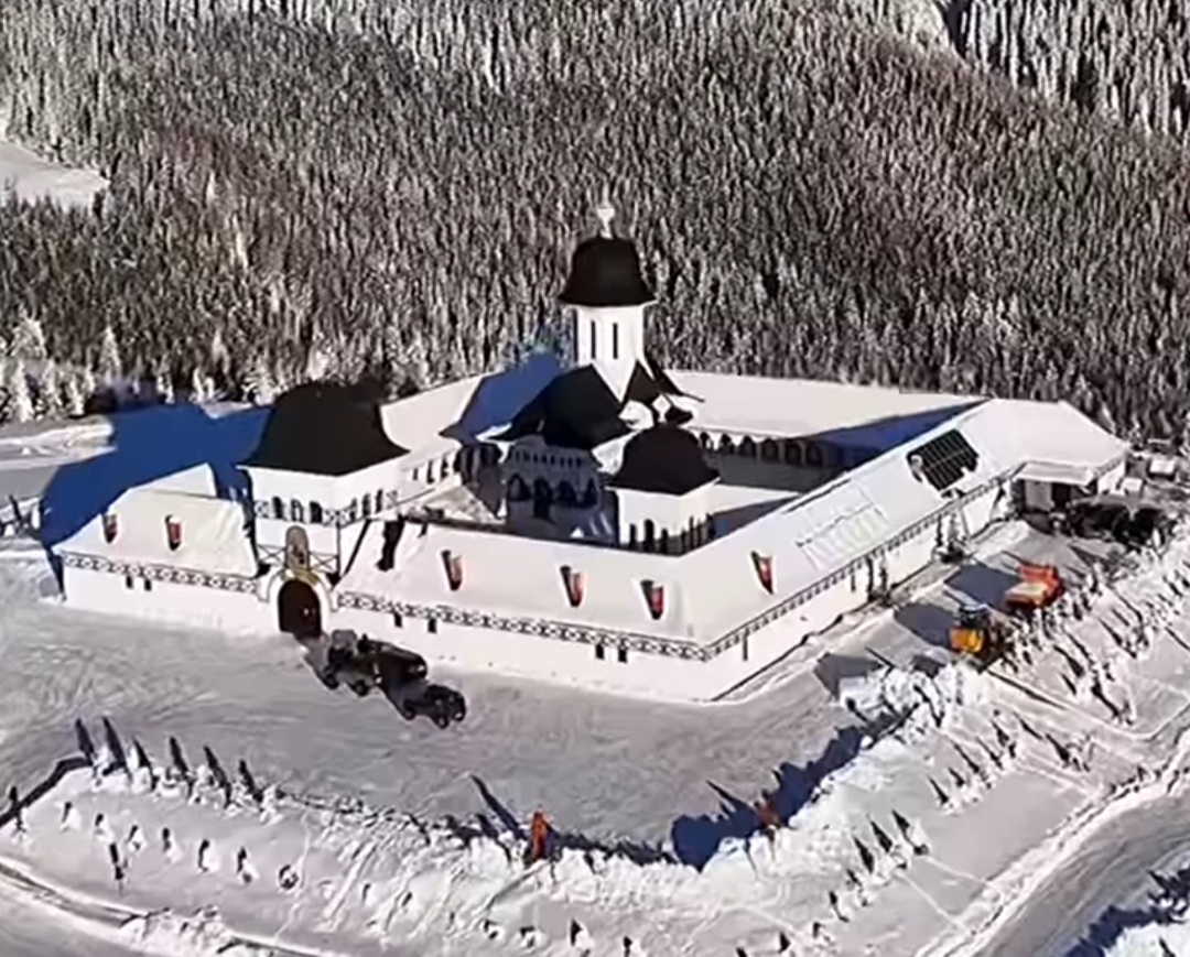 Bijuteriile ascunse ale județului Vâlcea.Într-un colț mai puțin cunoscut al județului Vâlcea, ascuns printre pădurile seculare și stâncile impunătoare ale Munților Căpățânii