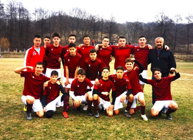 Comunal Valea Lungă, pe cale să cucerească Liga 5 – Seria Nord la Juniori U19! Comunal Valea Lungă este într-o formă de excepție în competiția Juniorilor U19 din Liga 5, Seria Nord. Cu 14 victorii și doar un singur eșec,