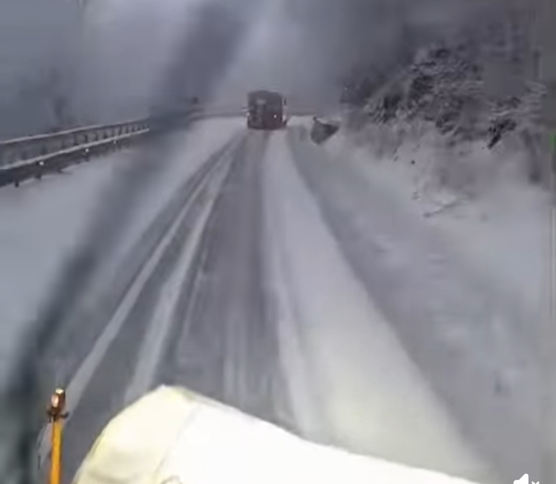 Dupa temperaturi cu iz de primăvară, iarna revine cu putere în unele zone.Vremea s-a schimbat drastic în ultimele ore în județul Maramureș,