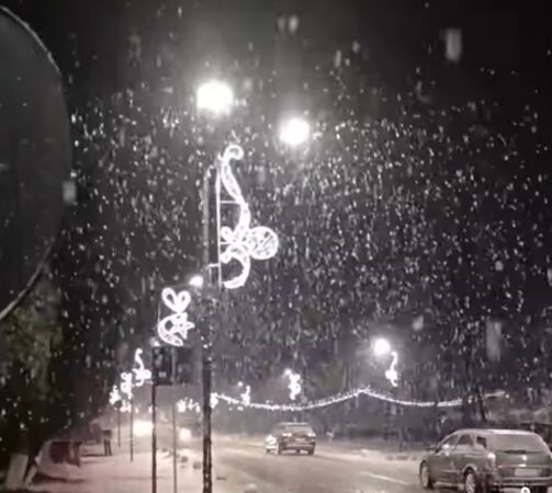 Ninge ca-n povești la Vatra Dornei ,10 ianuarie 2025, în  această seară, Vatra Dornei s-a transformat într-un adevărat tărâm de basm