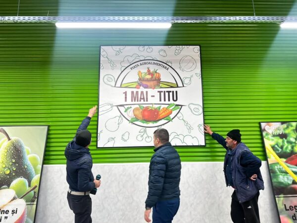 Astăzi, 6 februarie 2025, Piața 1 Mai din Titu și-a deschis din nou porțile, după două săptămâni de lucrări intense de reabilitare și modernizare.