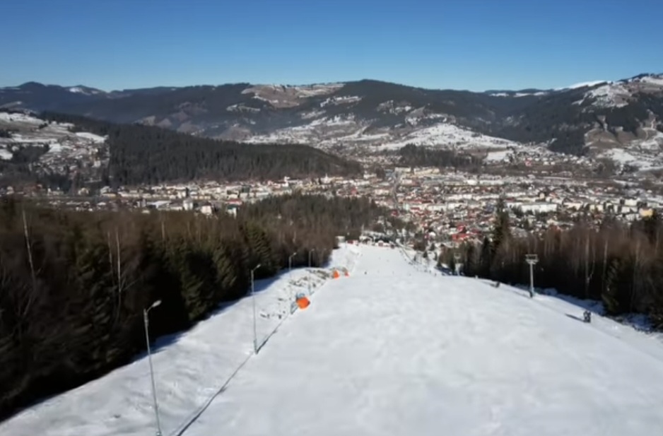 Hai pe Pârtia Veverița: Distracție fără oprire pe zăpadă proaspătă!