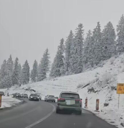 Un colț de rai pe DN 73: Peisaje de vis între Rucăr și Bran Un colț de rai pe DN 73, într-o dimineață răcoroasă de februarie, drumurile care leagă Rucărul de Bran au fost transformate într-un tablou de vis.