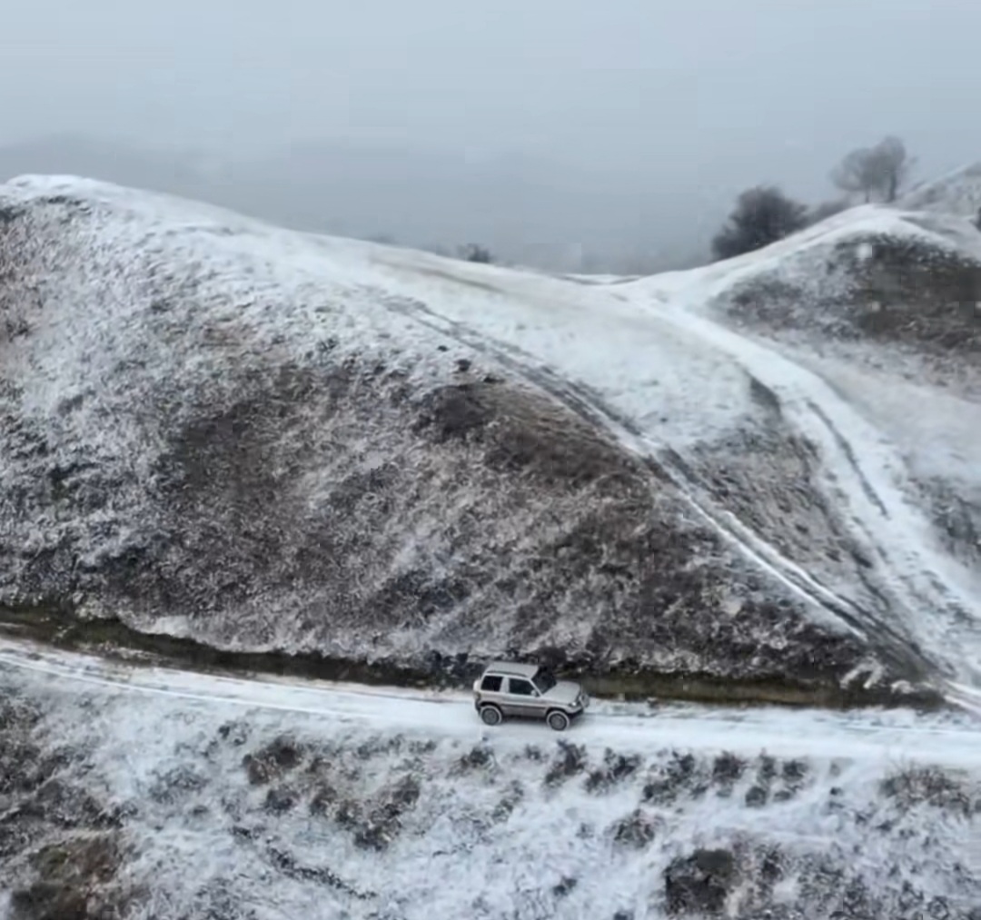 Într-un colț de lume tăcut, unde zăpada îmbracă pajiștile și aerul răcește până la inimă, se află un loc legendar, unde istoria se împletește cu mitul.
