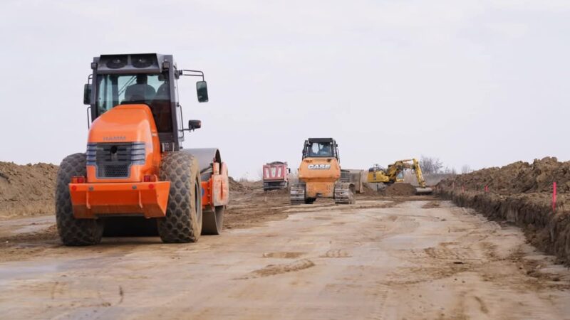 Se lucrează la Centura Găești, un pas important spre modernizarea infrastructurii județului Se lucrează la Centura Găești, astăzi, președintele Consiliului Județean Dâmbovița, Corneliu Ștefan, a fost pe teren pentru a verifica avansul