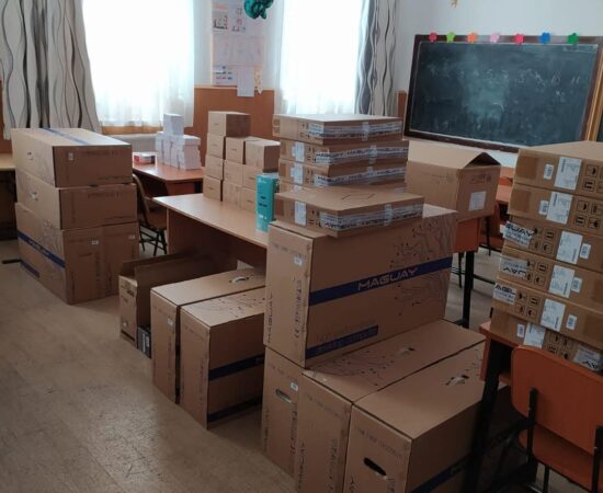 CJ Dâmbovița investește în educație: Școlile județului primesc echipamente digitale moderne Chiar și în timpul vacanței, CJ Dâmbovița, sub conducerea președintelui Corneliu Ștefan, continuă să aducă schimbări semnificative