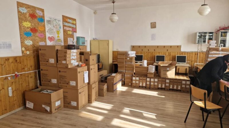 CJ Dâmbovița investește în viitorul educațional al județului: Echipamente digitale moderne pentru școli CJ Dâmbovița se află într-un proces de modernizare a infrastructurii educaționale, un proiect amplu care va transforma școlile din județ și va aduce educația în era digitală.